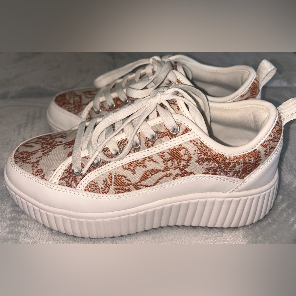 Boho, shabby chic, Pre-owned, Dream Pairs, platform walking shoe. - Picture 4 of 7